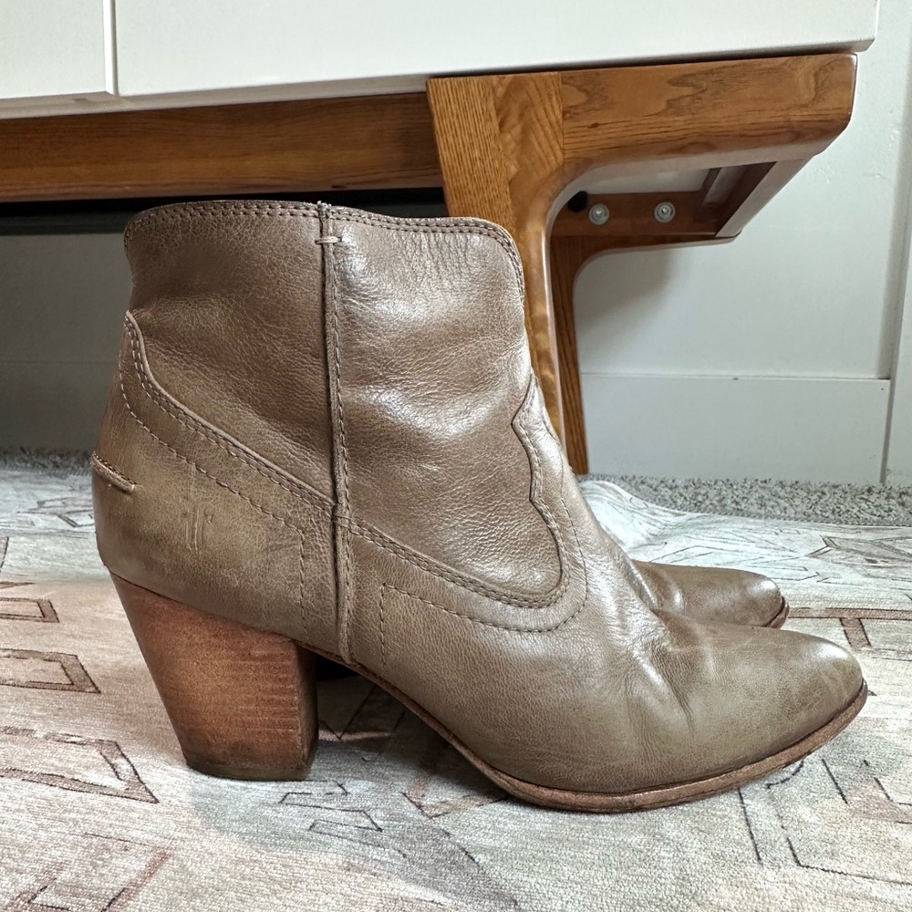 FRYE Renee Seam Western Ankle Bootie